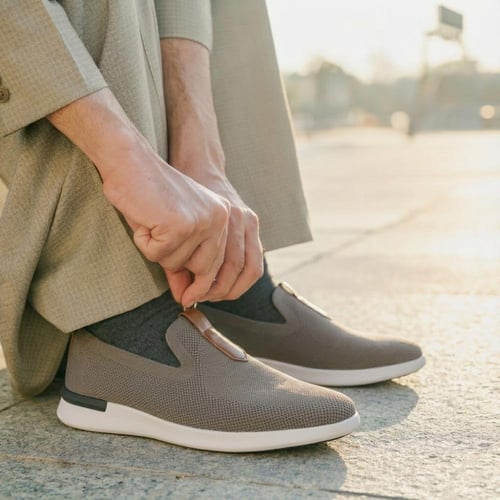 حذاء (DAILY) كاجول عصري بتصميم عملي باللون الرمادي