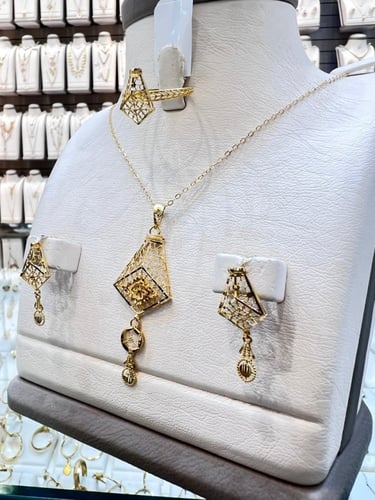 نصف طقم مثلث العين