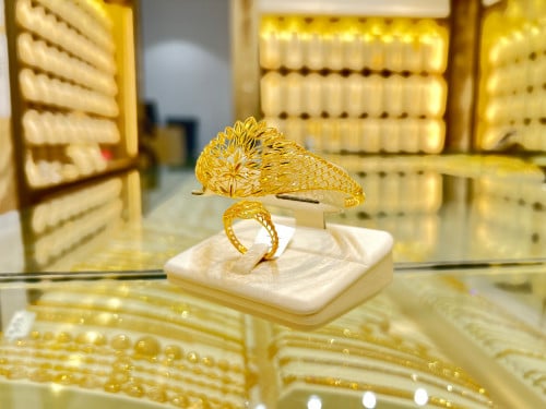 سـوار مع الخاتم