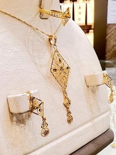 نصف طقم المثلث