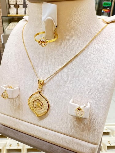 نصف طقم الوردة المورقة