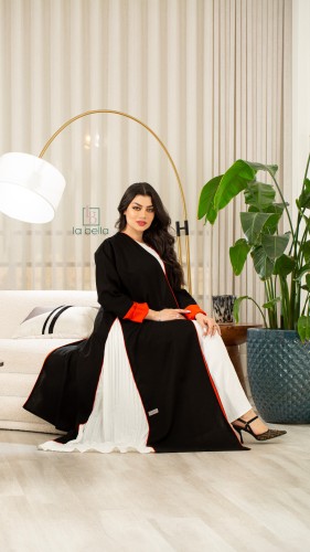عباية سوداء بكسرات جانبيه اوف وايت