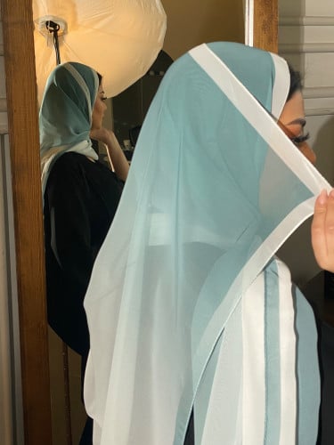 طرحة بطرف تيفاني وابيض