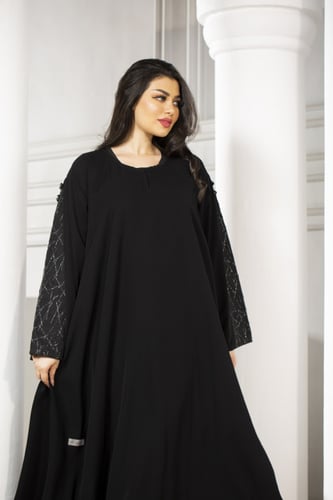عباية اسود بتطريز في الاكمام