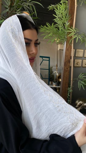 طرحة ابيض بتطريز ذهبي ناعم