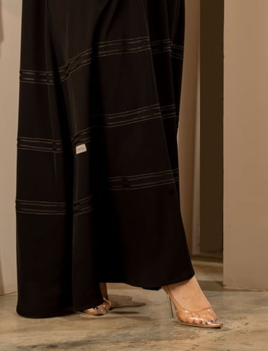 عباية اسود كلوش بسحاب