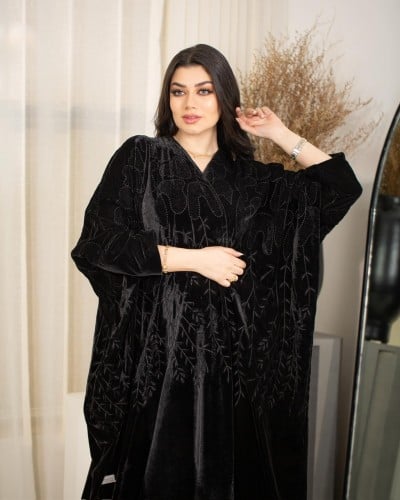 عباية بشت مخمل بتطريز اسود