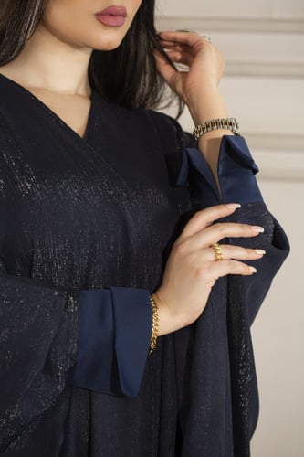 عباية بشت كحلي باكمام أنيقة