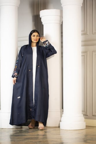 عباية كحلي بتطريز ورد