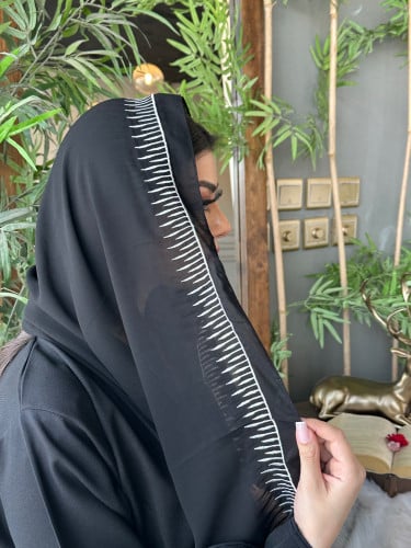 طرحة ناعمة بتطريز ابيض