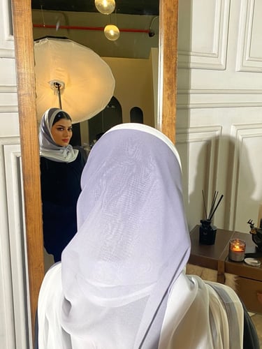 طرحة بطرف ابيض وليلكي فاتح