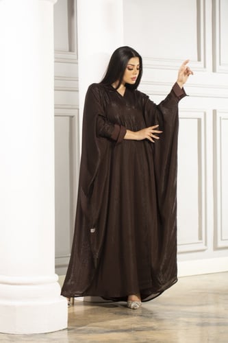 عباية بشت بني باكمام أنيقة