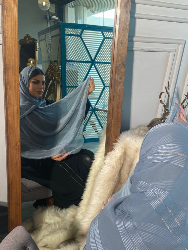 طرحة سماوي مخططة