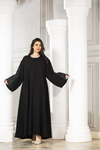 عباية اسود بتطريز في الاكمام