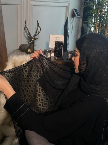 طرحة أسود تُل