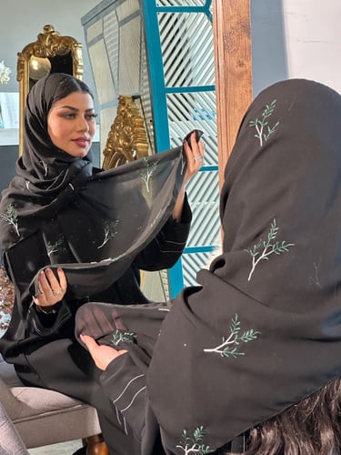 طرحة سوداء بتشجير ناعم