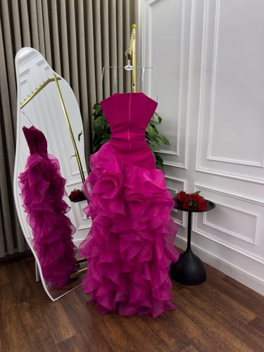 فستان سهرة انيق بطبقات من الاورجنزا