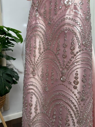 فستان سهرة بينك مطرز