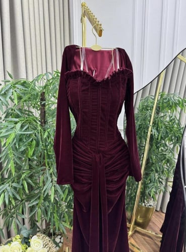 فستان سهره بتصميم كورسيه باللون العودي