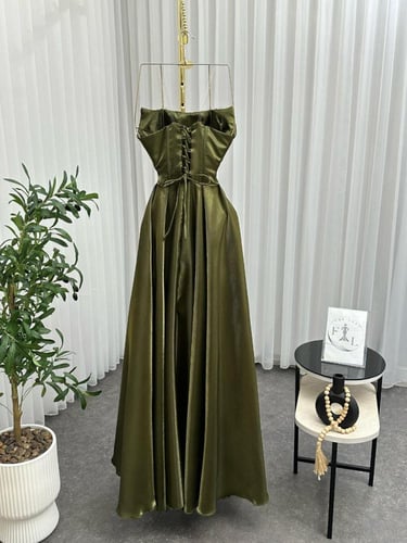 فستان سهرة بصدرية مطرزة بعدة الوان