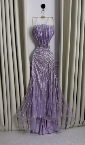 فستان سهرة تفته مغطى بتل مخرز