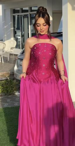 فستان بتصميم كورسيه مع شال