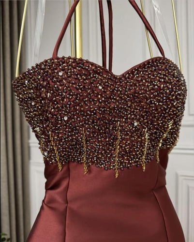 فستان سهرة ميكادو بتطريز يدوي راقي مع ذيل تُل