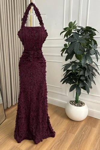 فستان سهرة دانتيل مورد باللون الخمري