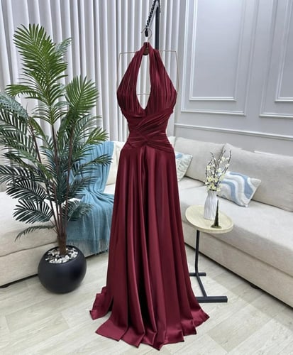 فستان بتصميم انيق ومميز