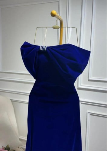 فستان سهرة مخملي انيق طويل لون نيلي