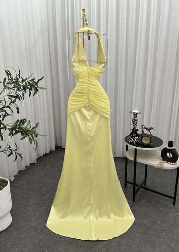 فستان بتصميم ناعم ومميز