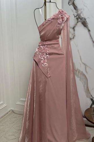 فستان جازار بكتف كيب طويل