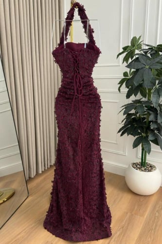 فستان سهرة دانتيل مورد باللون الخمري