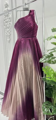 فستان مموج بكسرات