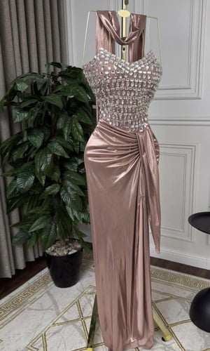 فستان سهره بصدرية مزين بأحجار الكرستال