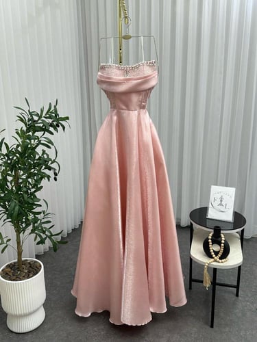 فستان سهرة بصدرية مطرزة بعدة الوان