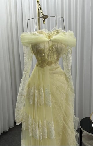 فستان سهرة دانتيل مزين بتطريز