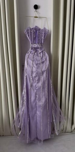 فستان سهرة تفته مغطى بتل مخرز