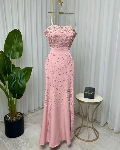 فستان سهره بتزيين كامل من الفصوص واللؤلؤ