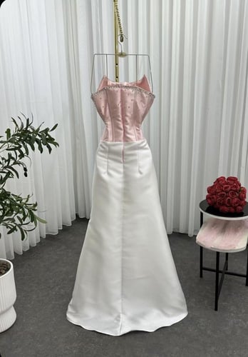 فستان سهرة بكورسية مطرز