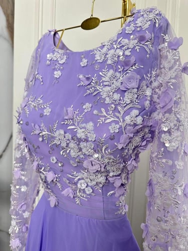 فستان سهره شيفون والتل المزين بالورود