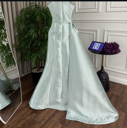 فستان سهره تيفاني مطرز على الصدر