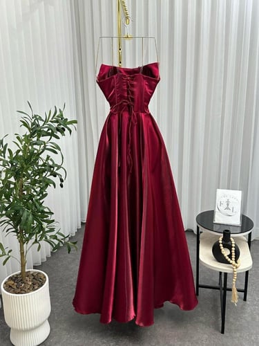 فستان سهرة بصدرية مطرزة بعدة الوان