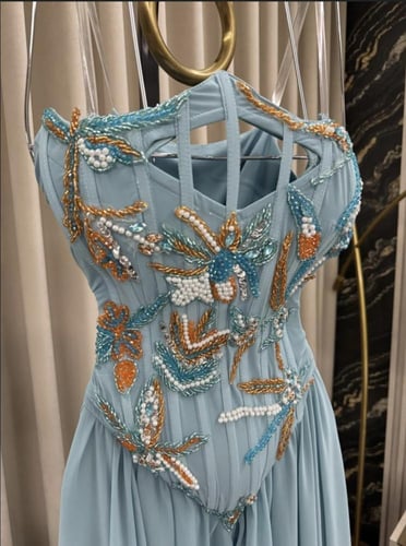 فستان سماوي بصدرية مطرزه