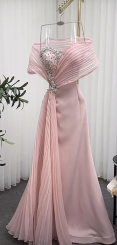 فستان سهره مزين بأحجار الكرستال