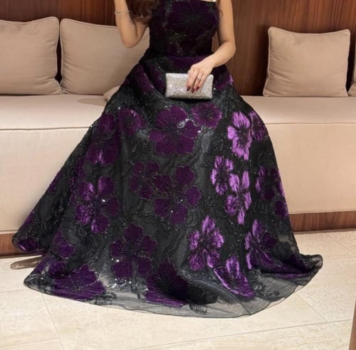 فستان سهره مطرز ومزين بزهرات المخمل