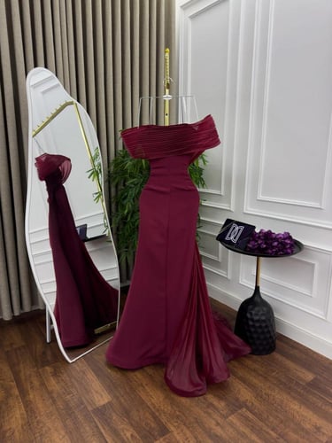 فستان سهره مزين بأحجار الكرستال