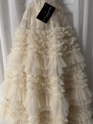 فستان سهره كلوش طبقات تطريز