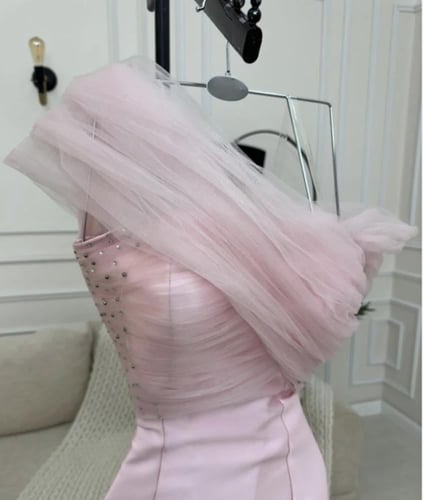 فستان سهره وردي بتصميم انيق