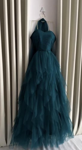 فستان فيروزي طبقات مع شال